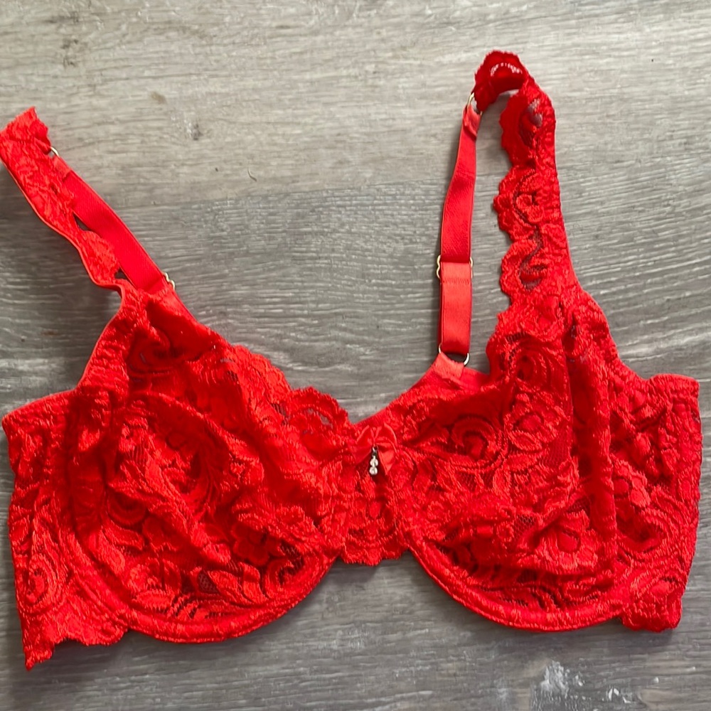 2/$20 Red lace bra Smart&Sexy